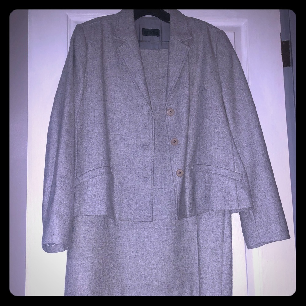 Country Road suits with skirt set